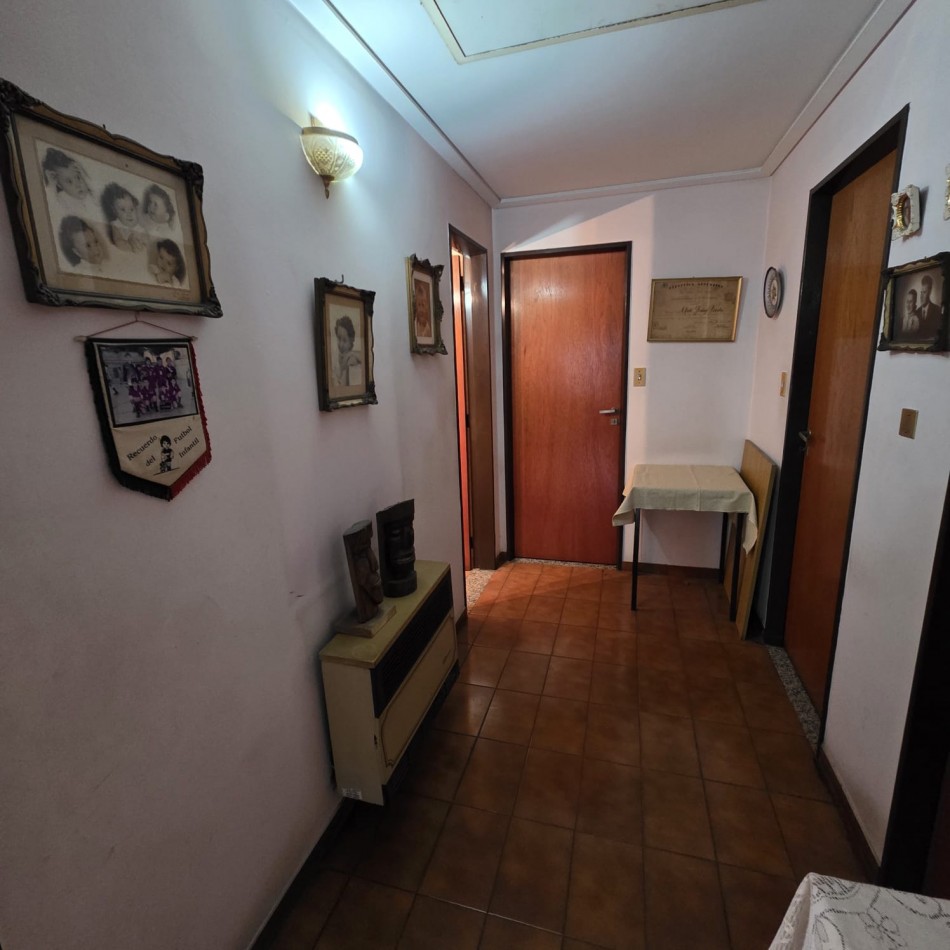 Pizarro 6900. Casa 3 ambientes.