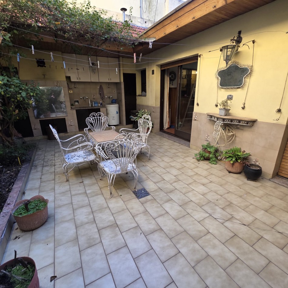 Pizarro 6900. Casa 3 ambientes.