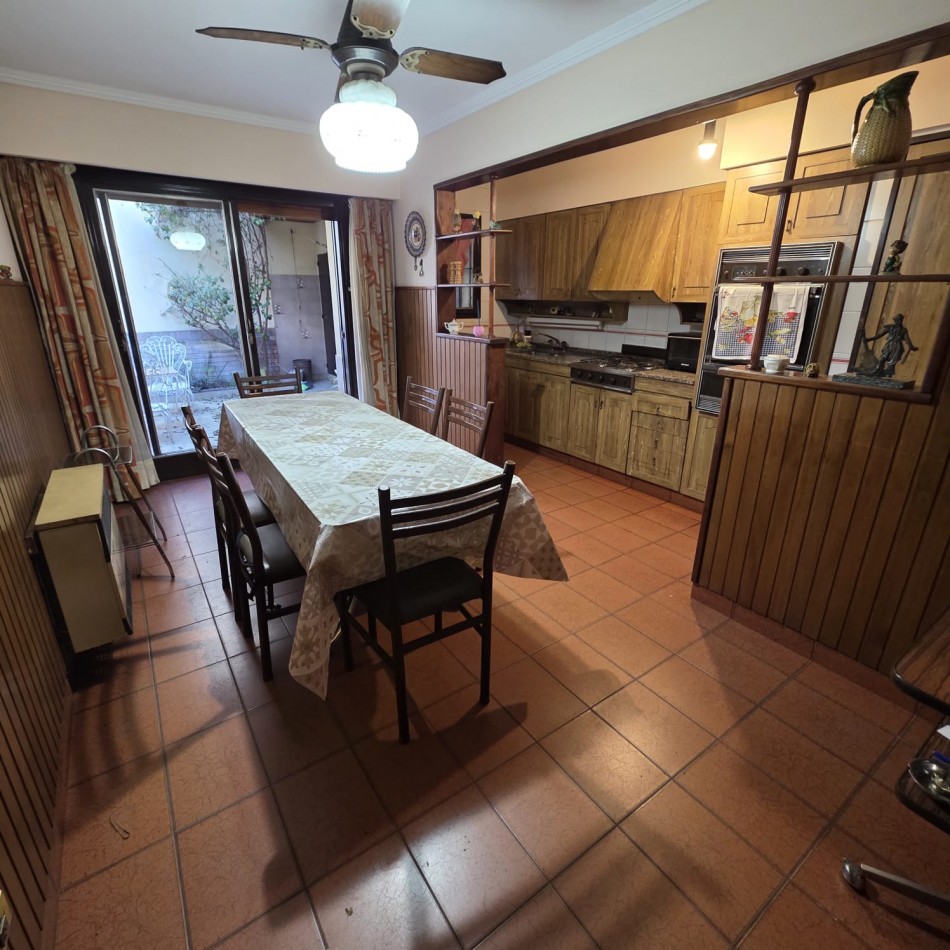 Pizarro 6900. Casa 3 ambientes.
