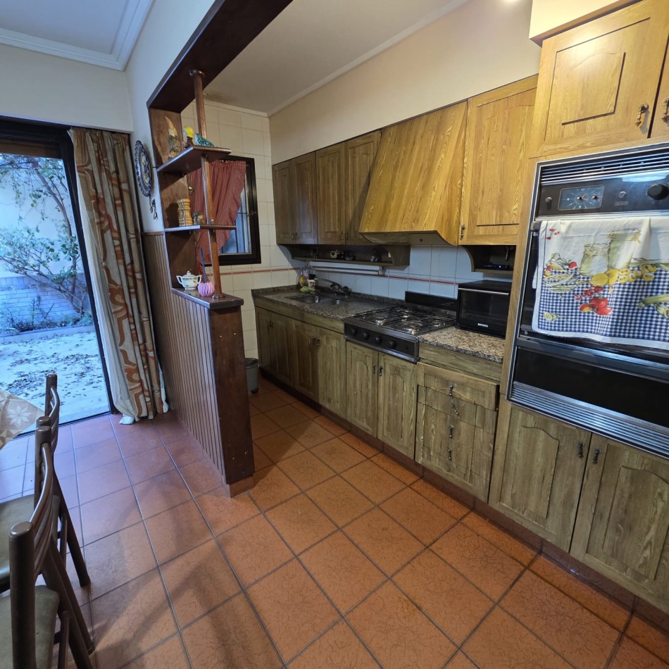 Pizarro 6900. Casa 3 ambientes.