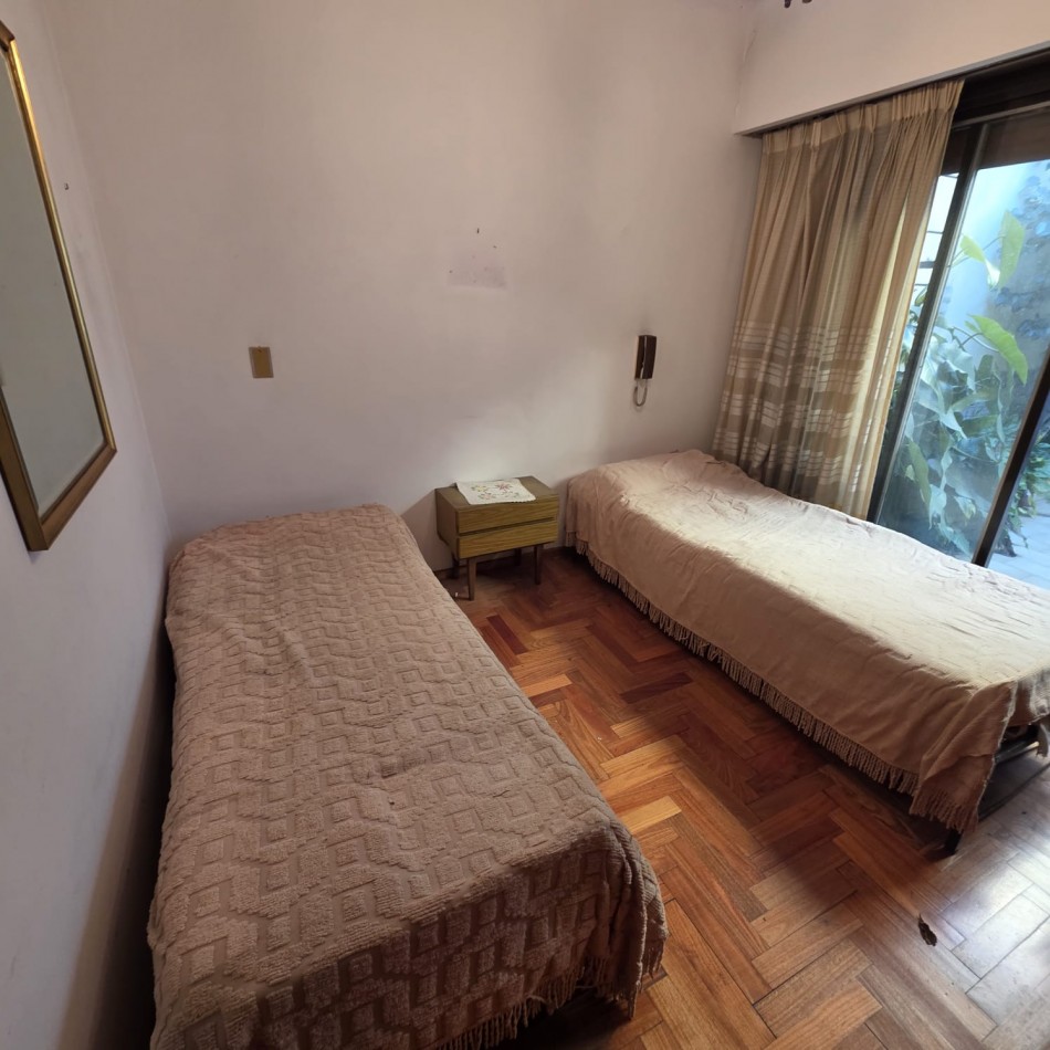 Pizarro 6900. Casa 3 ambientes.