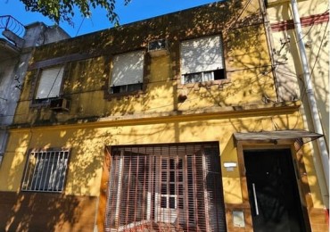 Timoteo Gordillo 2500. PH 2 1/2 ambientes patio y terraza.