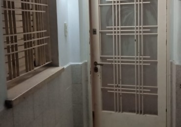 Carhue 1200. PH 3 ambientes planta baja contrafrente.