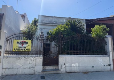 Basualdo 700. Lote con casa antigua.