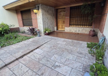 Pizarro 6900. Casa 3 ambientes.